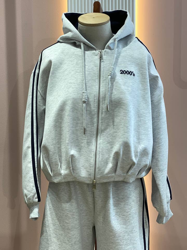 Felpa con zip e cappuccio - MIRELA per la vendita all'ingrosso da parte di MAXMILA PARIS