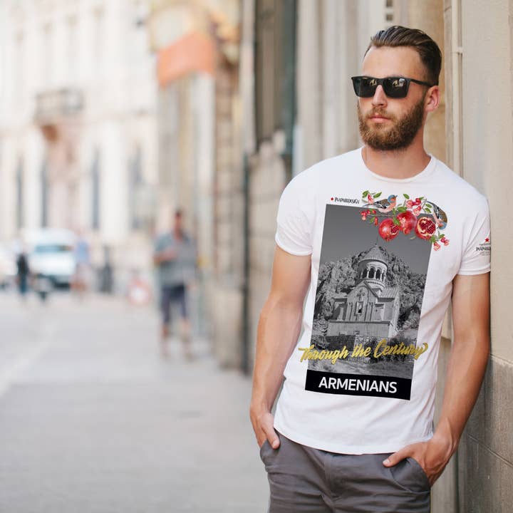 T-shirts blancs arméniens à travers le siècle pour la vente par Paapaiii