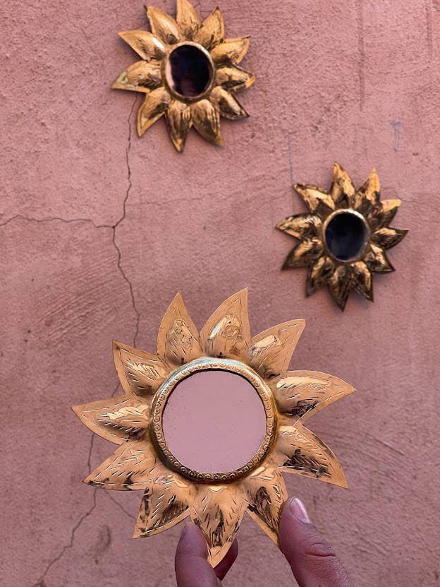 NOMAD BY LIV - Vente Miroir mural - Miroir en laiton forme fleur de tournesol1