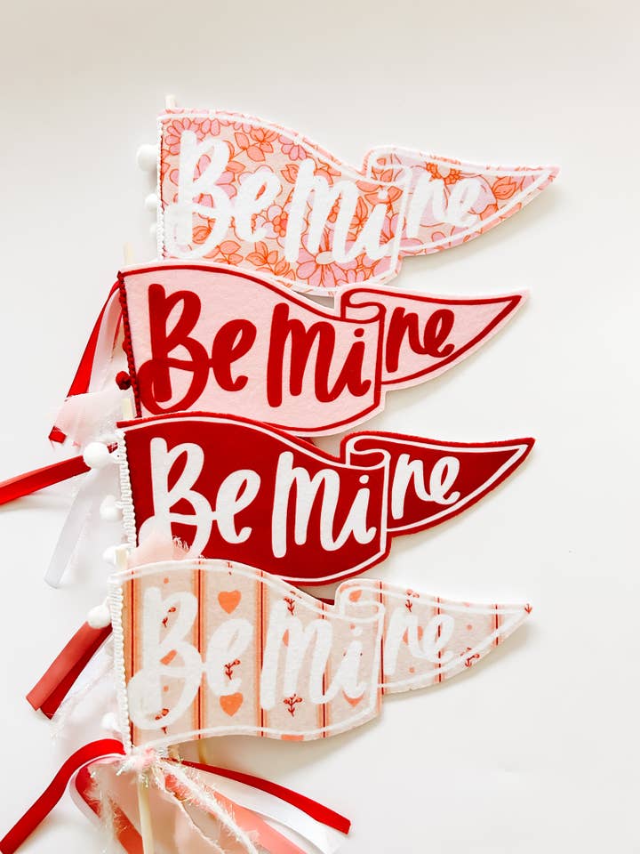 Drapeau Be Mine pour la vente par Goldie Letter Company