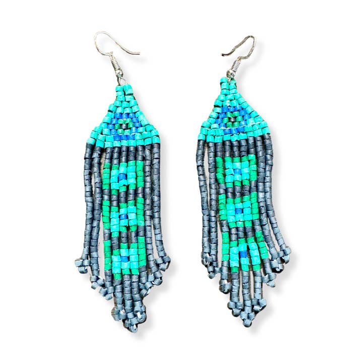 Boucles d'oreilles ultra légères et colorées avec de jolies franges perlées pour la vente par Los Colores de la Tierra