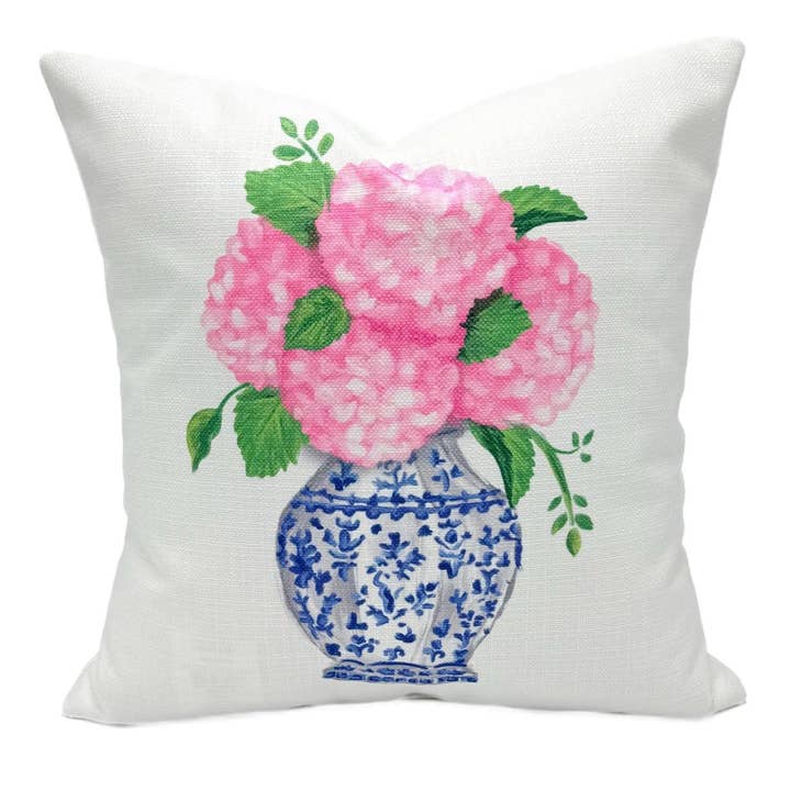 Coussin Hortensias Roses Chinoiserie pour la vente par Rachel Brooks Design, LLC