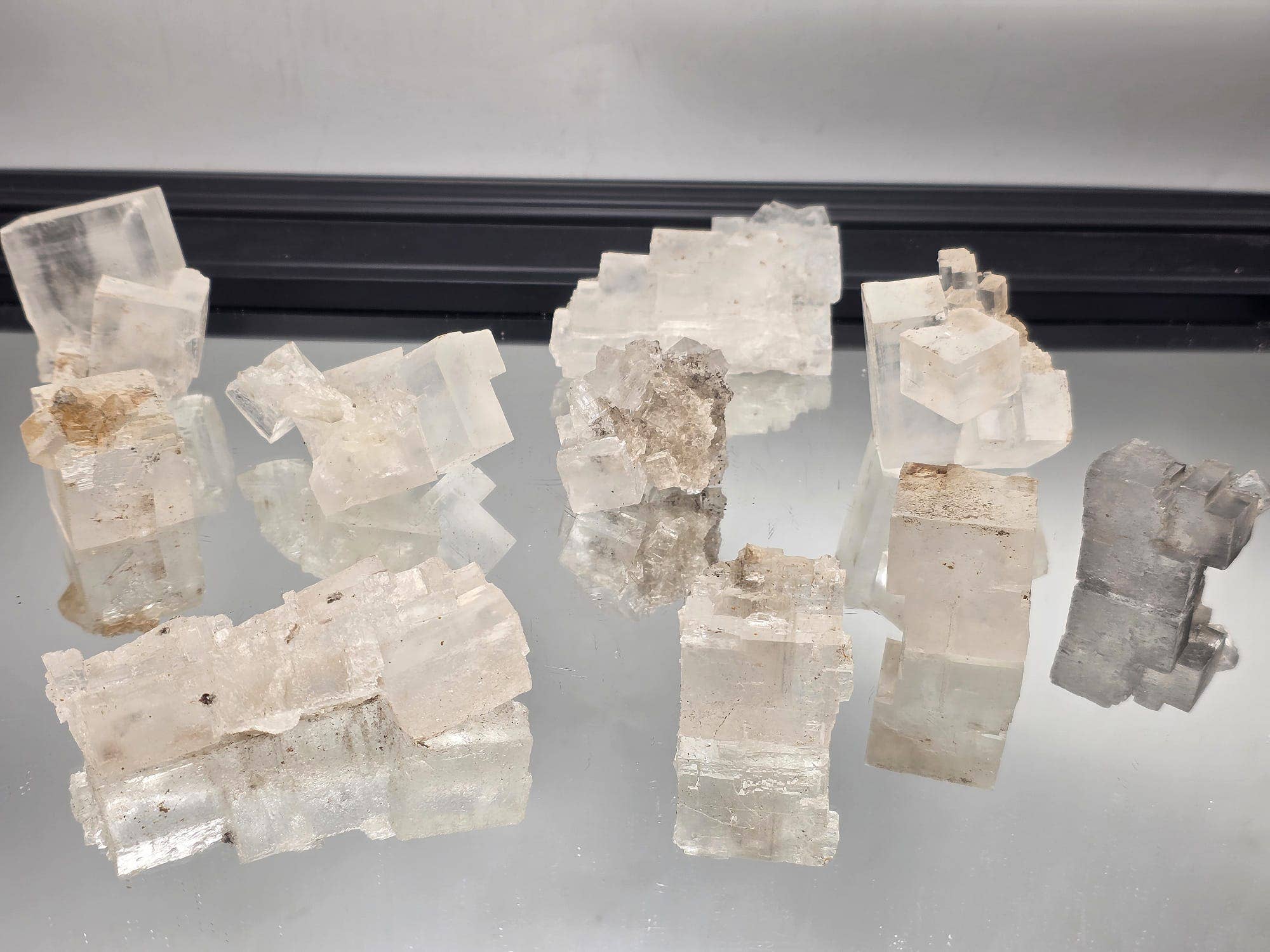 Distinction Crystals – wholesale Spiritual stone/crystal – Small Halite Salt Crystal Clusters / Cube 40-100g2