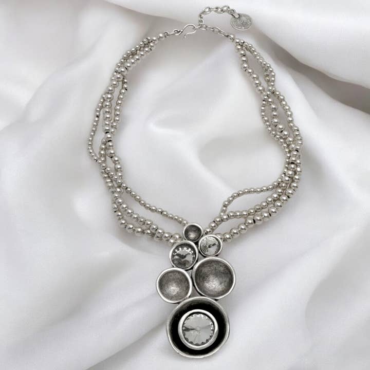 Article n° 1573- Collier en étain pour la vente par The Ancient Bazaar Jewelry & Accessories