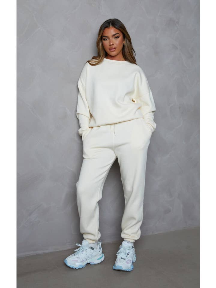 Femme Luxe - Wholesale Lounge set – Women's - Cream Oversized Crew Neck Sweatshirt Cuffed Joggers Loungewe11