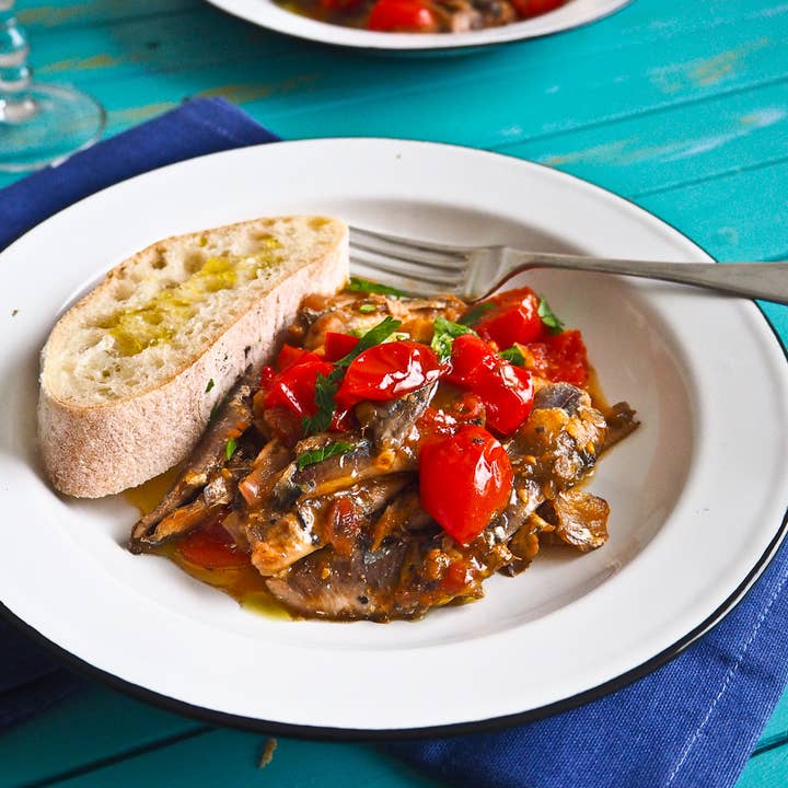 Gourmet Food Solutions, Inc. - Wholesale Tinned Fish - Mouettes d'Arvor Sardines w/ Chili & Extra Virgin Olive Oil