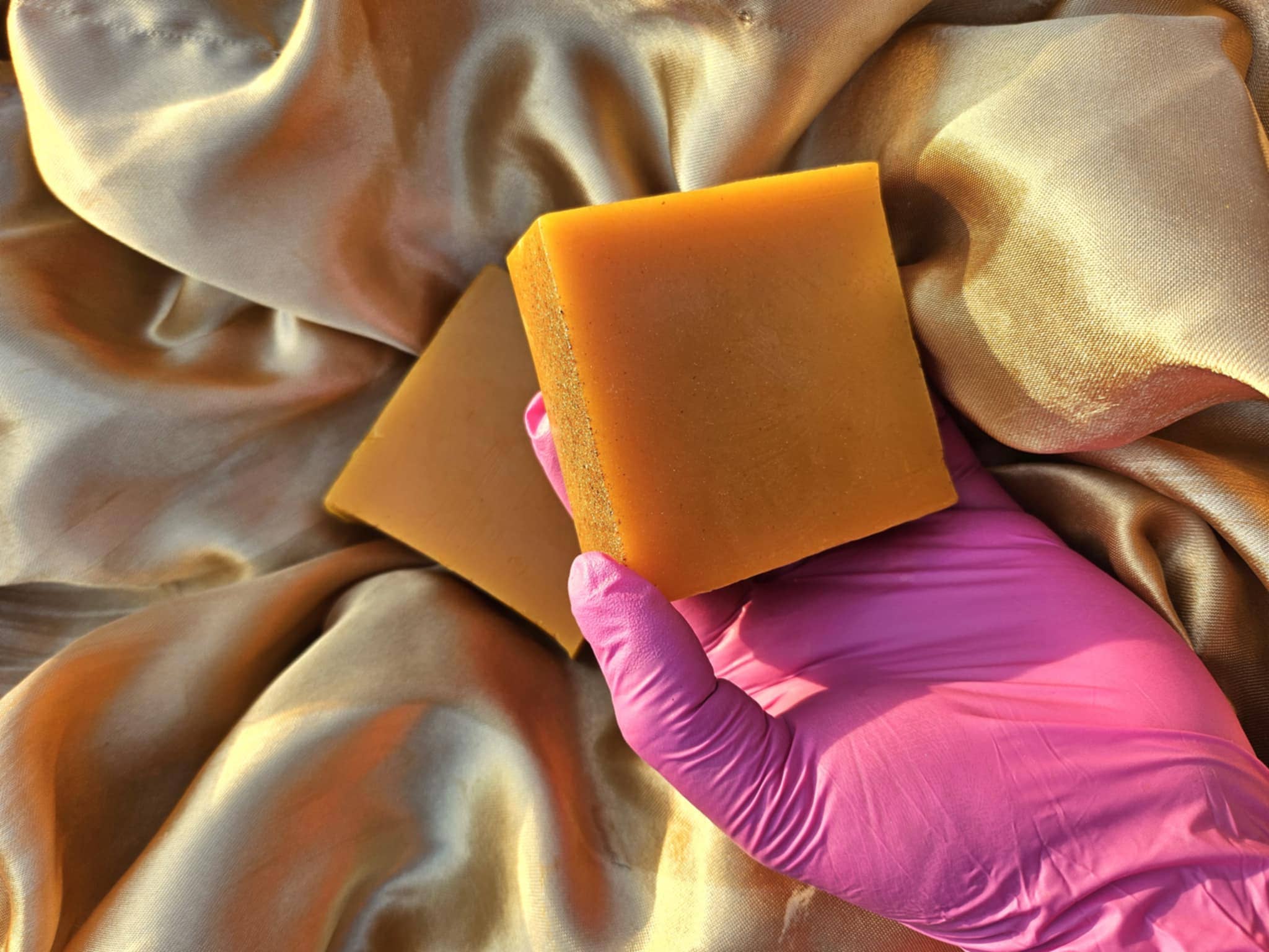 KIGO - Wholesale Bar Soap - Kojic/Turmeric Soap