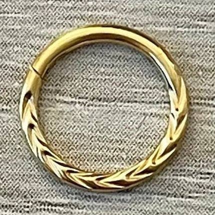 Anneau septum doré (16G | 6 mm, 8 mm ou 10 mm | Acier chirurgical | Doré ou argenté) pour la vente par Elara Body Jewelry