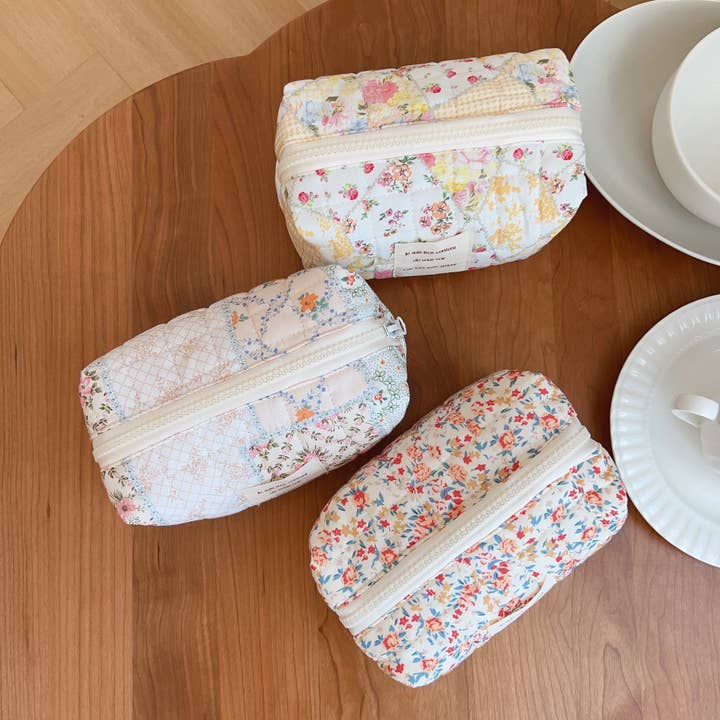 Dipped Shop - Wholesale Makeup/Cosmetic Bag - Floral Print Padded Simple Make Up Bag DPB241610