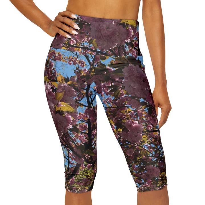 Legging Capri Cherry Blossom Yoga, pantalon de yoga pour la vente par Victorholistics