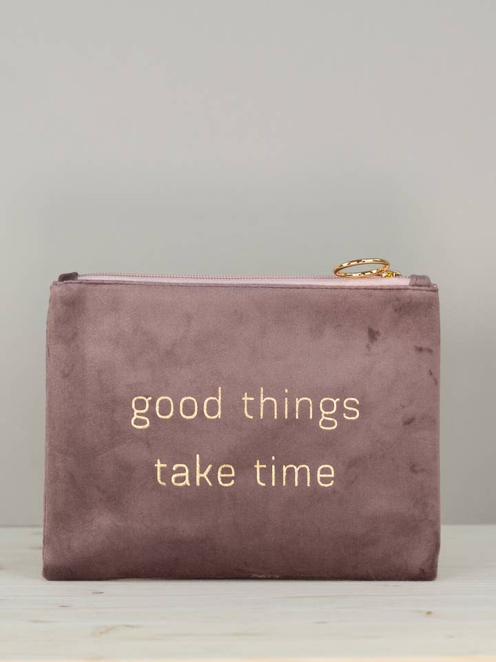 Bolso de mano 'Good things take time' de terciopelo para venta al por mayor de Herzilein-Wien GmbH