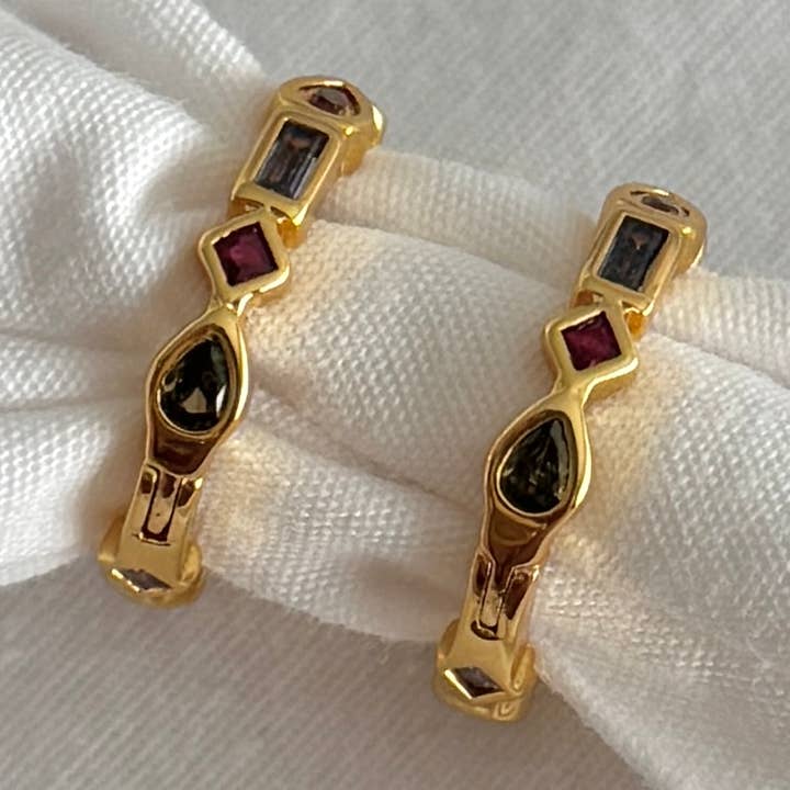 Raha Hoops - Zircon multicolore pour la vente par Namaste Jewelry