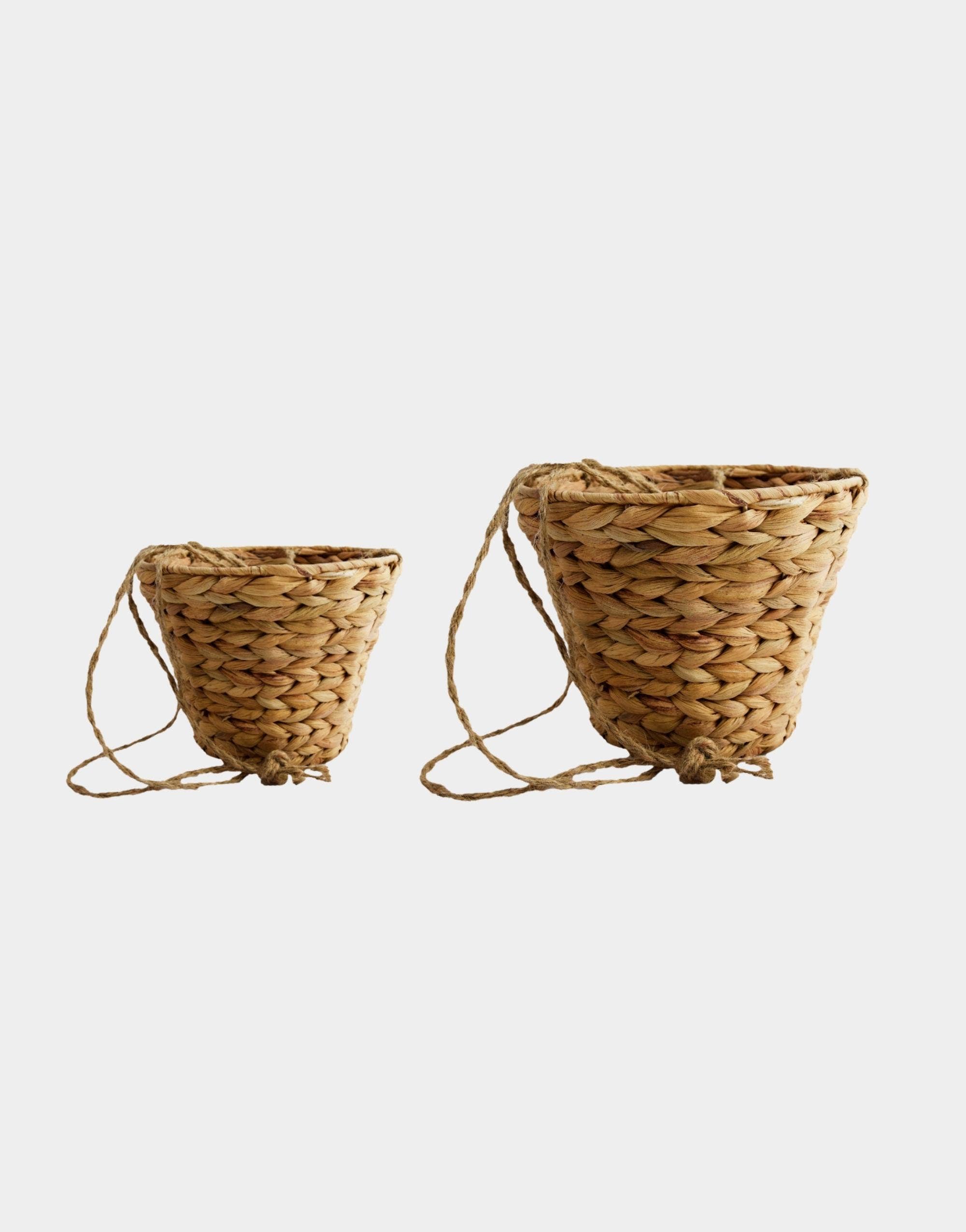 Ivyline – wholesale Hanging planter – Set of 2 Sustainable Hanging Water Hyacinth Planters1