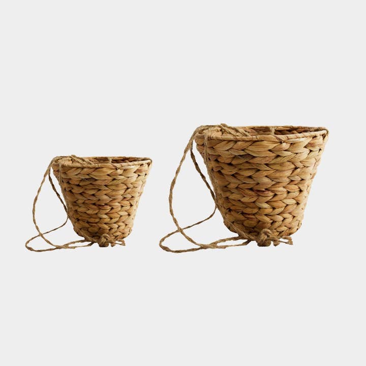 Ivyline – wholesale Hanging planter – Set of 2 Sustainable Hanging Water Hyacinth Planters1