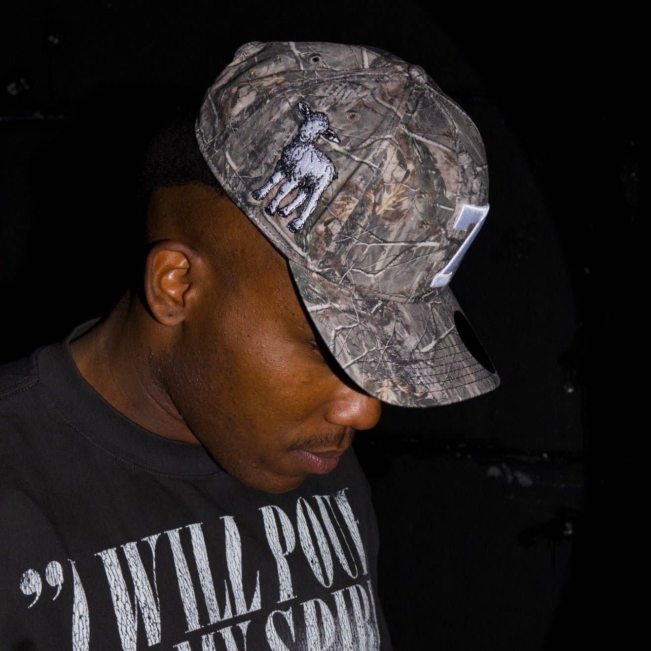 Malta Apparel LLC – Boné de beisebol - Unissexo por atacado – ‘7’ Premium SnapBack (Estruturado) - Malta Woodland Camo7