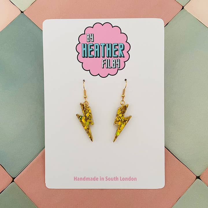 Orecchini a forma di piccolo fulmine dorato per la vendita all'ingrosso da parte di By Heather Filby
