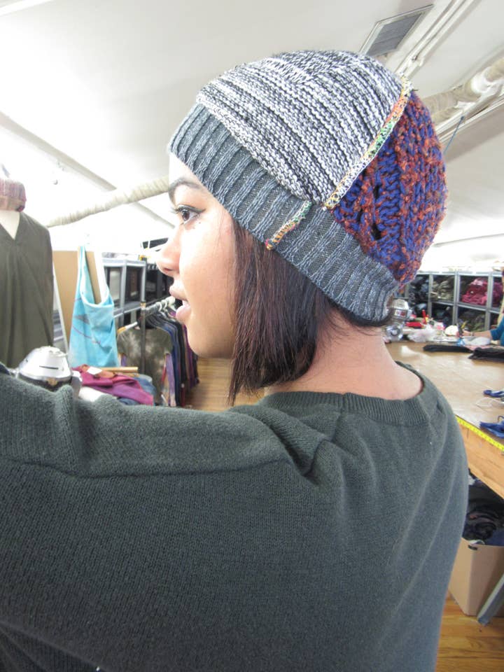 Bonnet en tricot pour la vente par IWANCIW functional funware