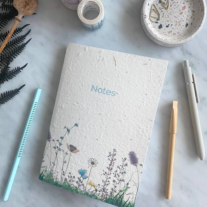 Recycled A5 notitieboek met gelinieerde gerecyclede pagina's en gezaaid papier voor wholesale door PAPERCROWN NI