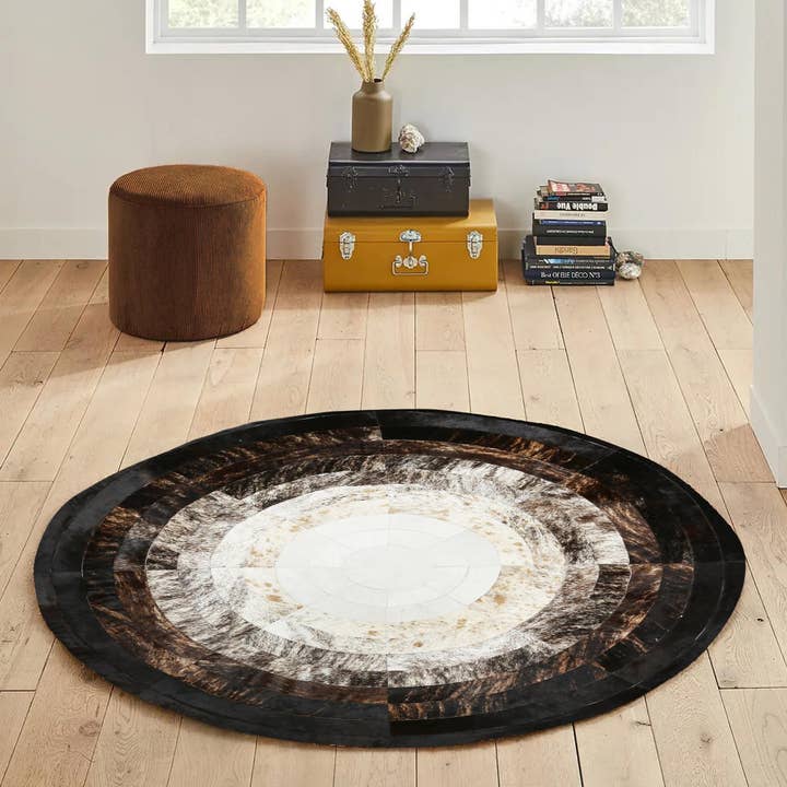 Tapete de Pele de Vaca Redondo Castanho e Branco, Carpete de Couro Feita à Mão em Patchwork por atacado de Karelias And Sons