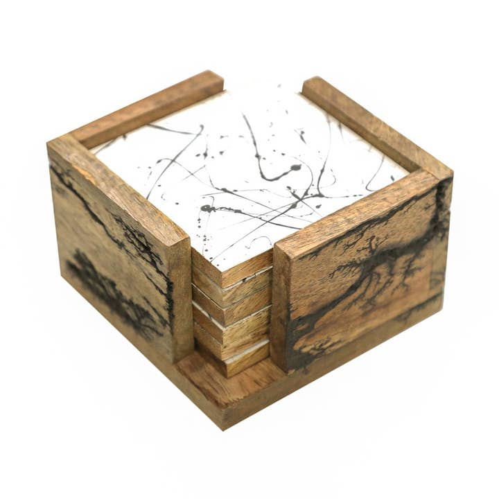 6-teiliges quadratisches Untersetzer-Set aus Mangoholz mit einem Halter für T für den Großhandel von AK INTERNATIONAL