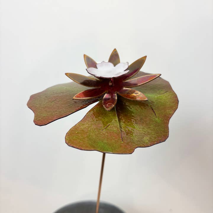 NOUVEAU Nénuphar en cuivre émaillé-Porcelaine pour la vente par Clever Goods by Annabelle Noel Designs