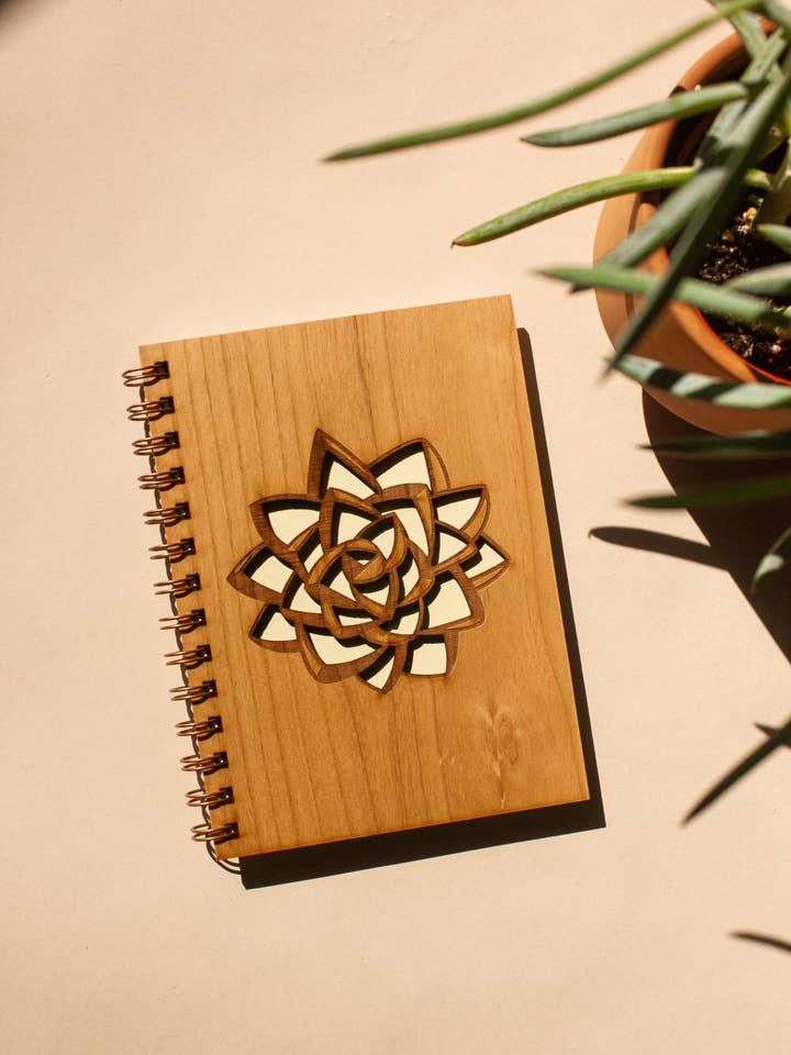 Journal en bois succulent pour la vente par Hereafter