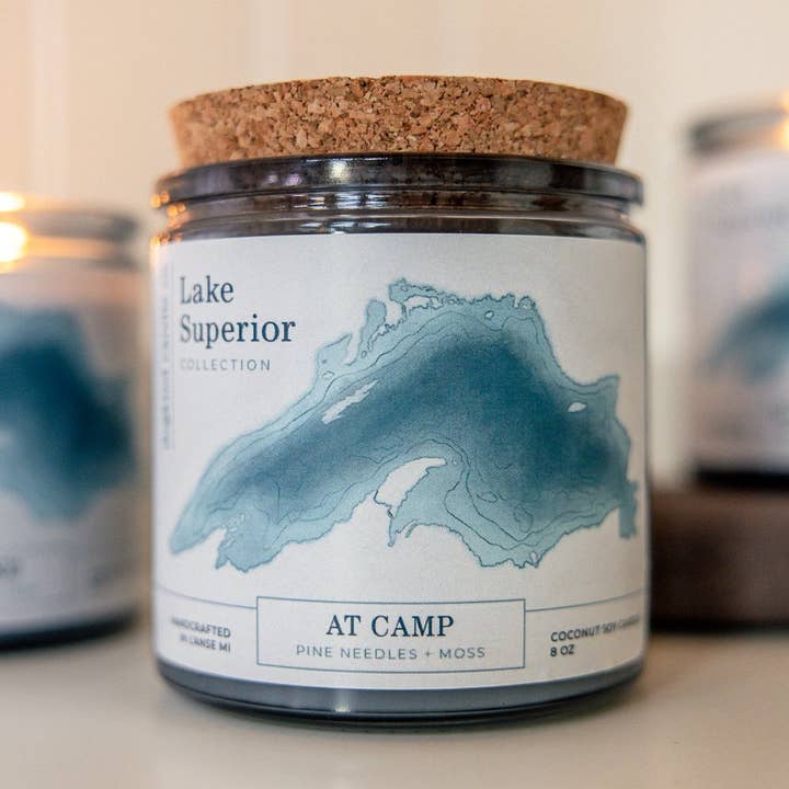 Ved lejren - fyrnåle + mos for engroshandel hos Dogkind Candle Co