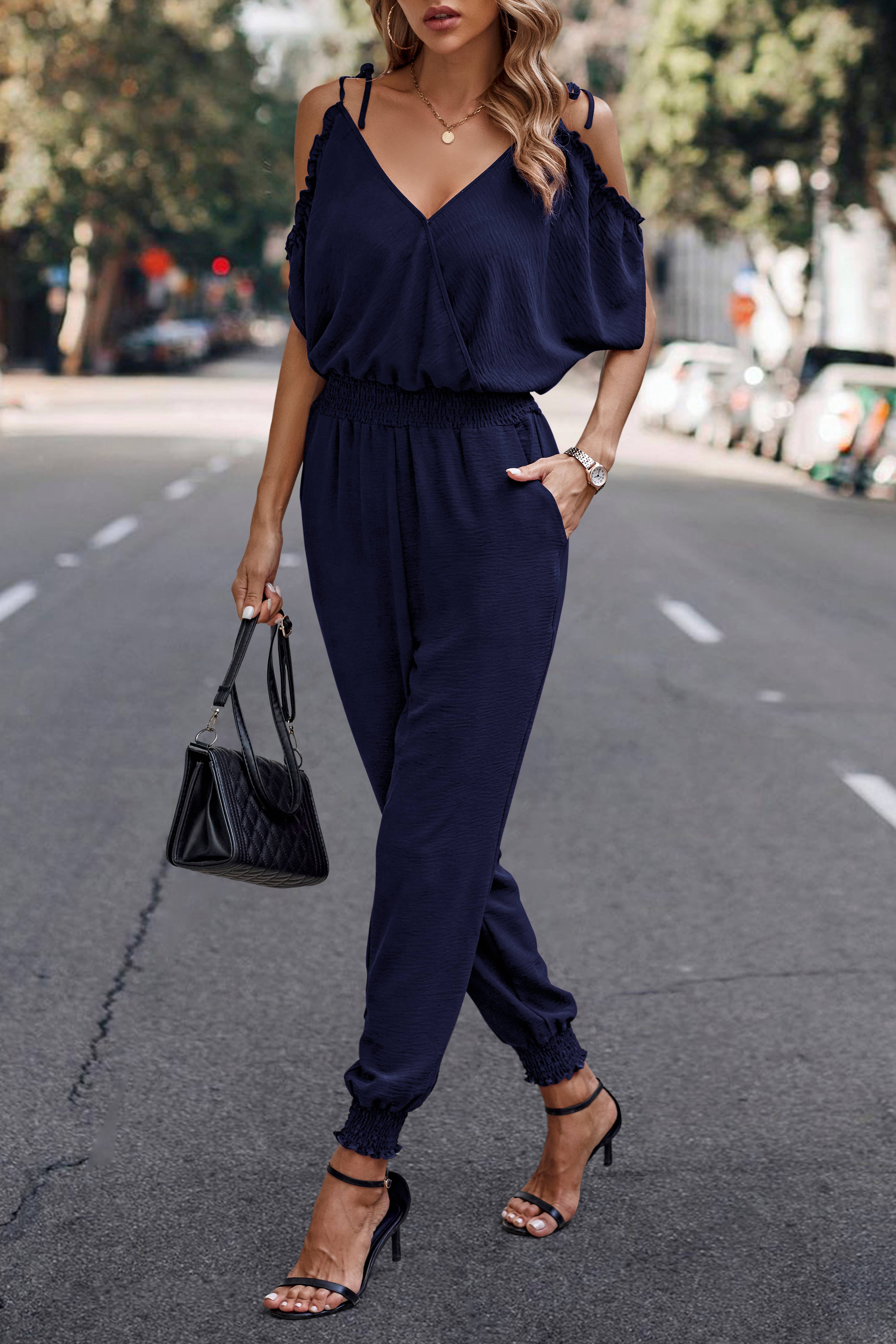 eLook – Großhandel Jumpsuit – Damen – SZ1-J9004 Schulterfreier Wickeloverall mit gesmokter Schulterpartie35