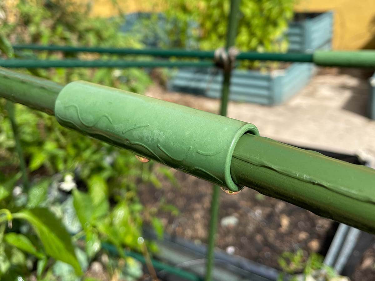 JARDIN Y NATURA OUTDOOR & GARDEN PRODUCTS SL - Wholesale Trellis - 150cm plasticized metal tutor - TUTOFIT 1502