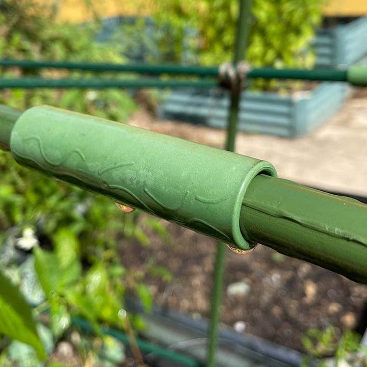 JARDIN Y NATURA OUTDOOR & GARDEN PRODUCTS SL - Wholesale Trellis - 150cm plasticized metal tutor - TUTOFIT 1502