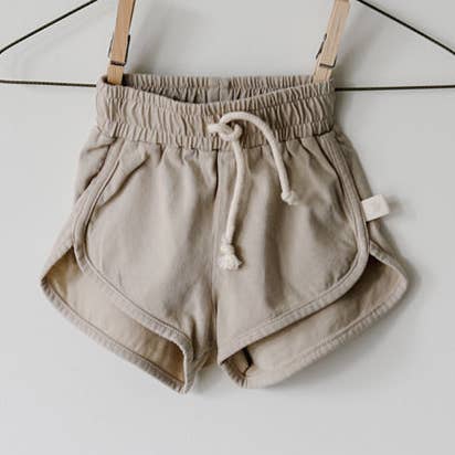 Le short d'été | Sand pour la vente par August River Co.