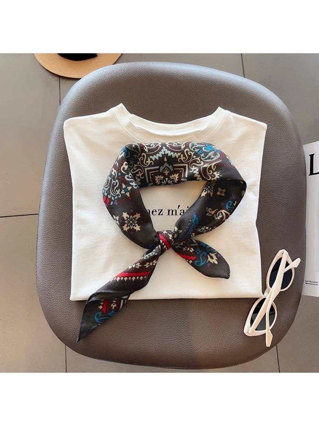 Funkyrel® Atzbranding Limited - Wholesale Scarf - Women's - Scarvii - 27'' Retro Print Square Scarf - Classic & Chic3