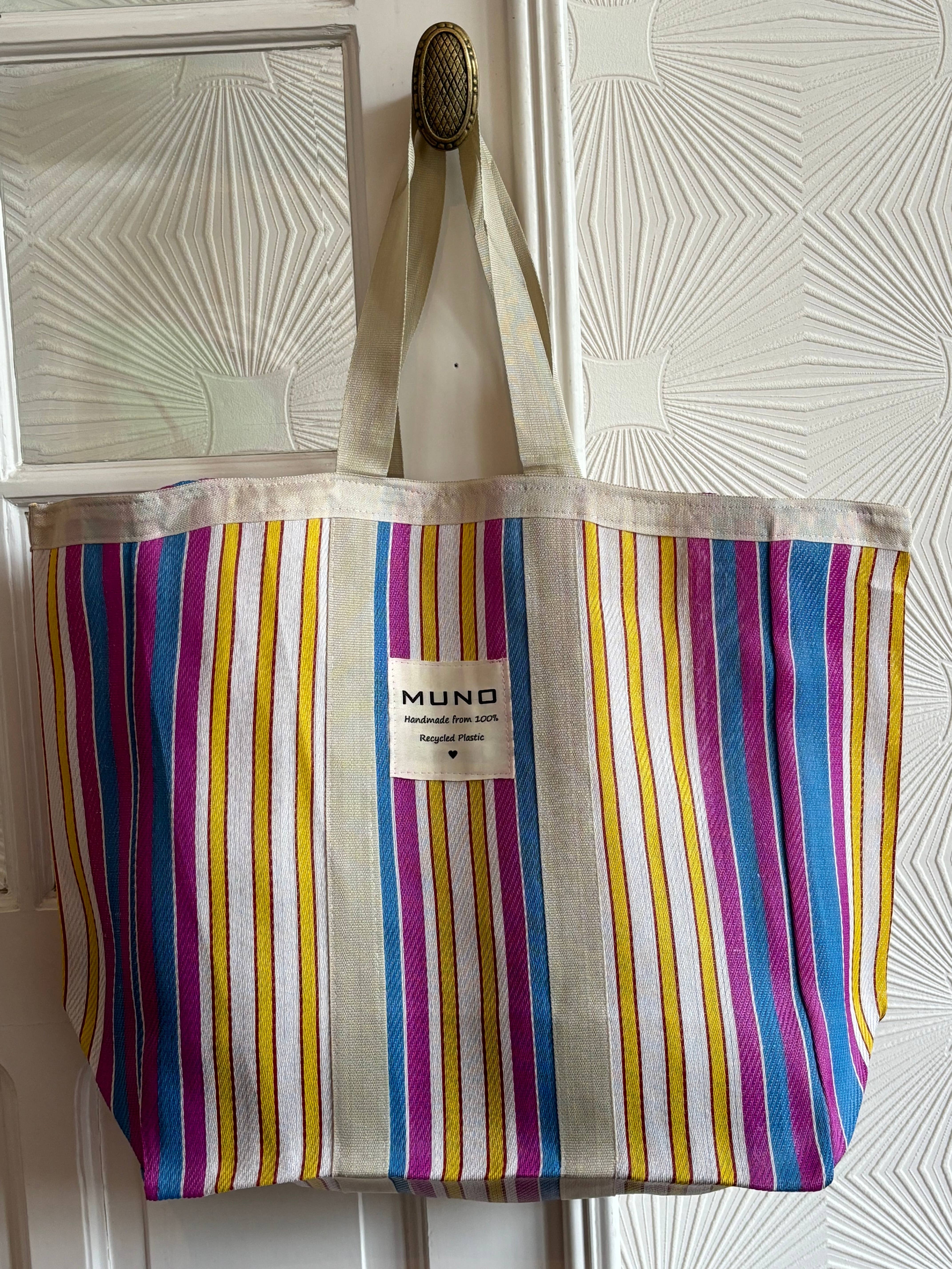 Muno - Vente Tote bag – unisexe - Sac XL en nylon recyclé fait main - rayures verticales bleu et violet2