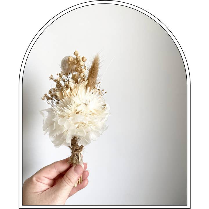 Bohokind - Wholesale Dried/pressed flowers - Calming Creams Dried Flower Posies1