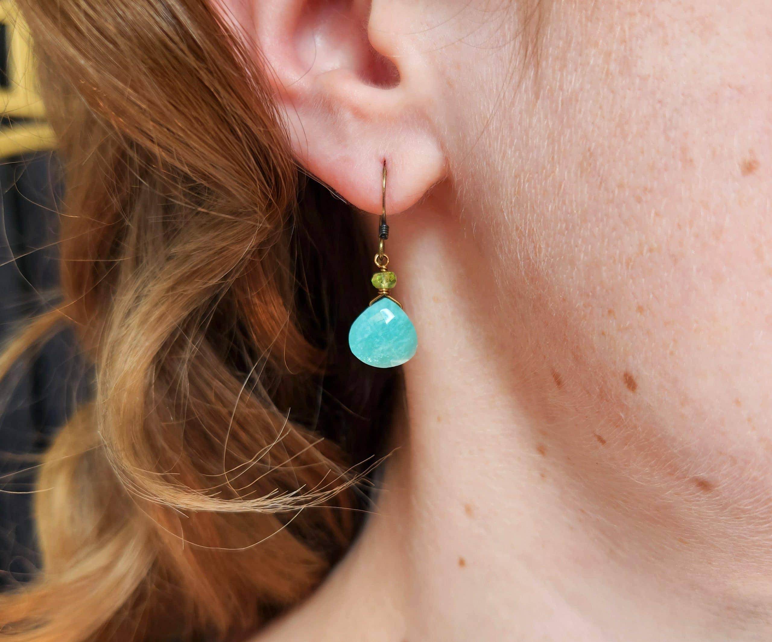 Edgy Petal Jewelry – Großhandel Ohrhänger – Amazonit- und Peridot-Ohrringe für Damen1