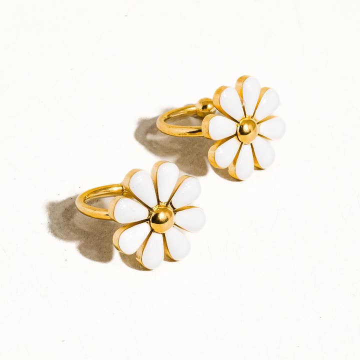 Flânerie by MAIQ - Wholesale Cuff/Wrap Earrings - Cassia 18K Non-Tarnish Daisy Ear Cuff1