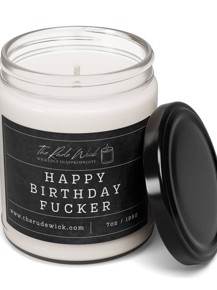 Grattis på födelsedagen din jävel - Roligt Oförskämt Sojablandning 7oz Ljus för wholesale av Old Barn Candles