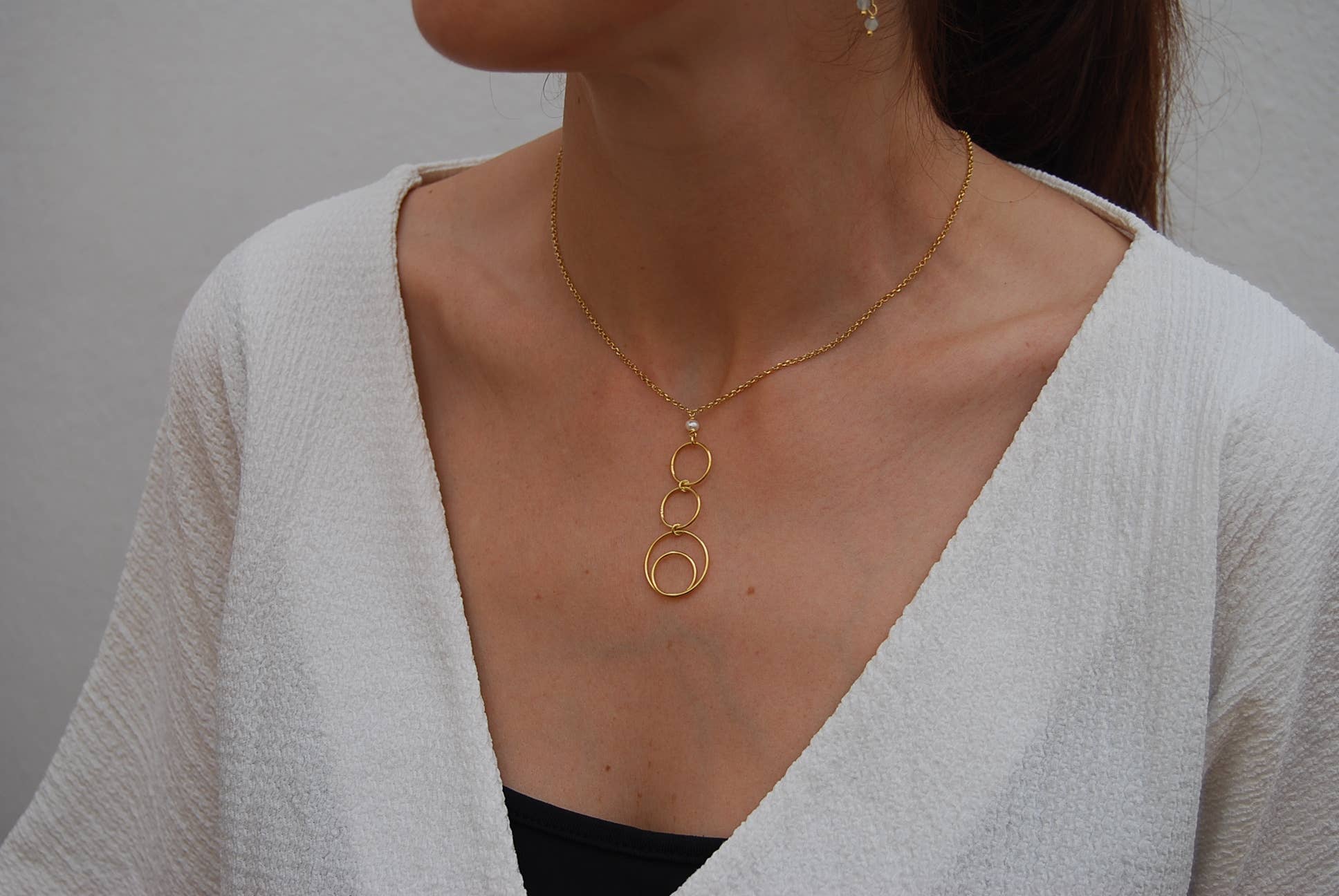 Yneda Jewels - Wholesale Pendant/Charm Necklace - Sterling silver necklace with pearl and circle design.5