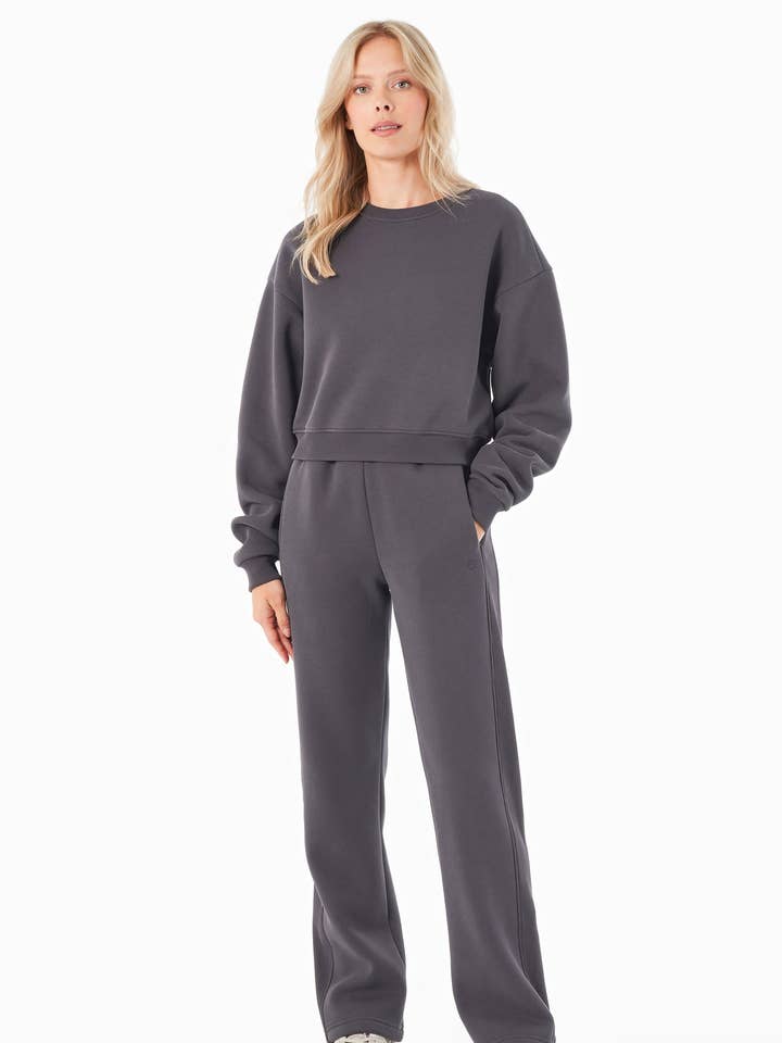 POLLY | Essentials Travel Sweathose aus Bio-Baumwolle & Recyceltem Polyester for wholesale by ORGANICATION