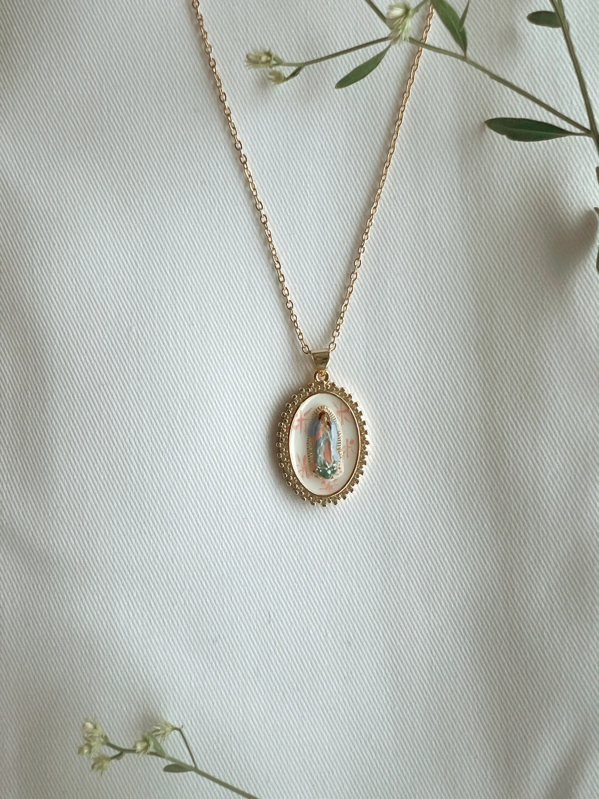 Harleigh Leonards Designs – Engroshandel Halskæde med vedhæng – Vor Frue, Knudernes Løser Halskæde1