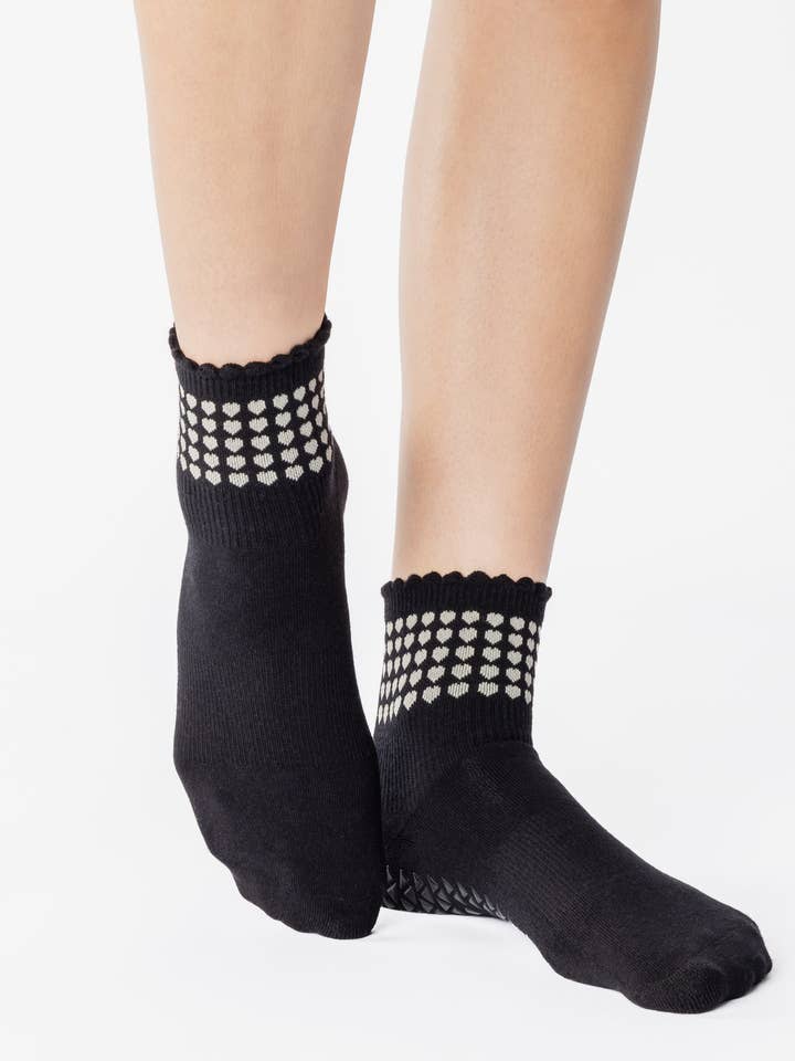 Pointe Studio - Wholesale Socks - Women's - Women's Sweetheart Ankle Grip Sock