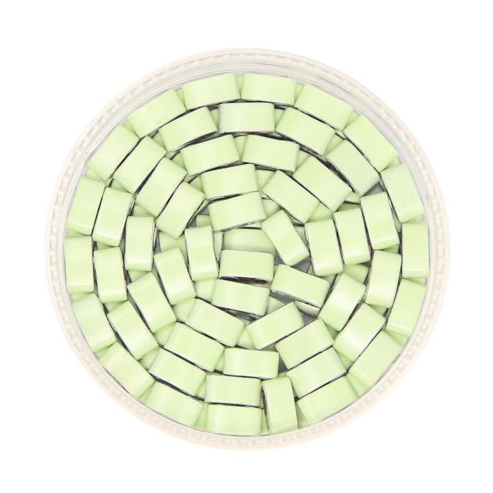 LIME CREAM Ljusgrön - Halva kakelpärlor för wholesale av Mack & Rex