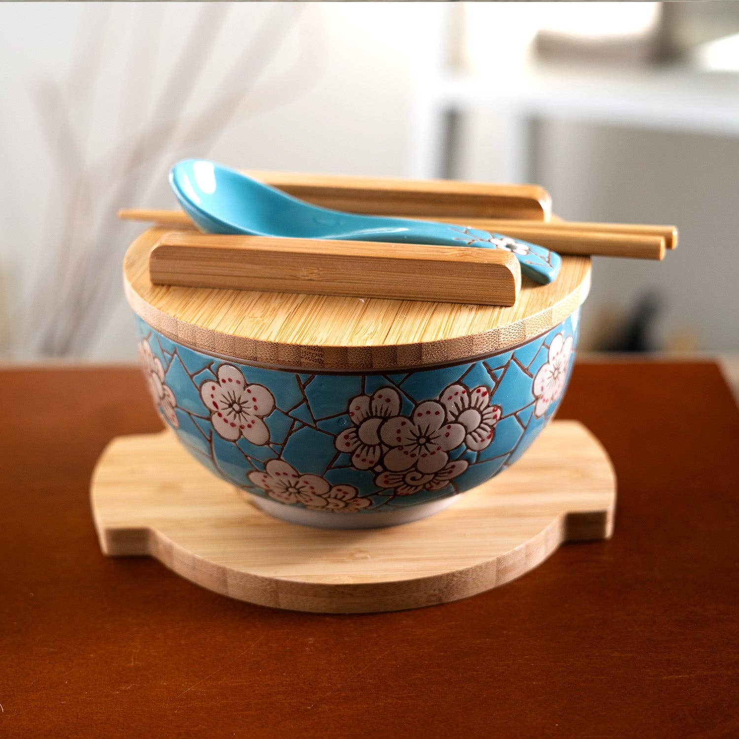 Urban Tokyo - Wholesale Serve Bowl - Spring Blossoms 28oz 6"D Bowl With Chopsticks, Spoon Bamboo Lid and Trivet Set (1/8)1
