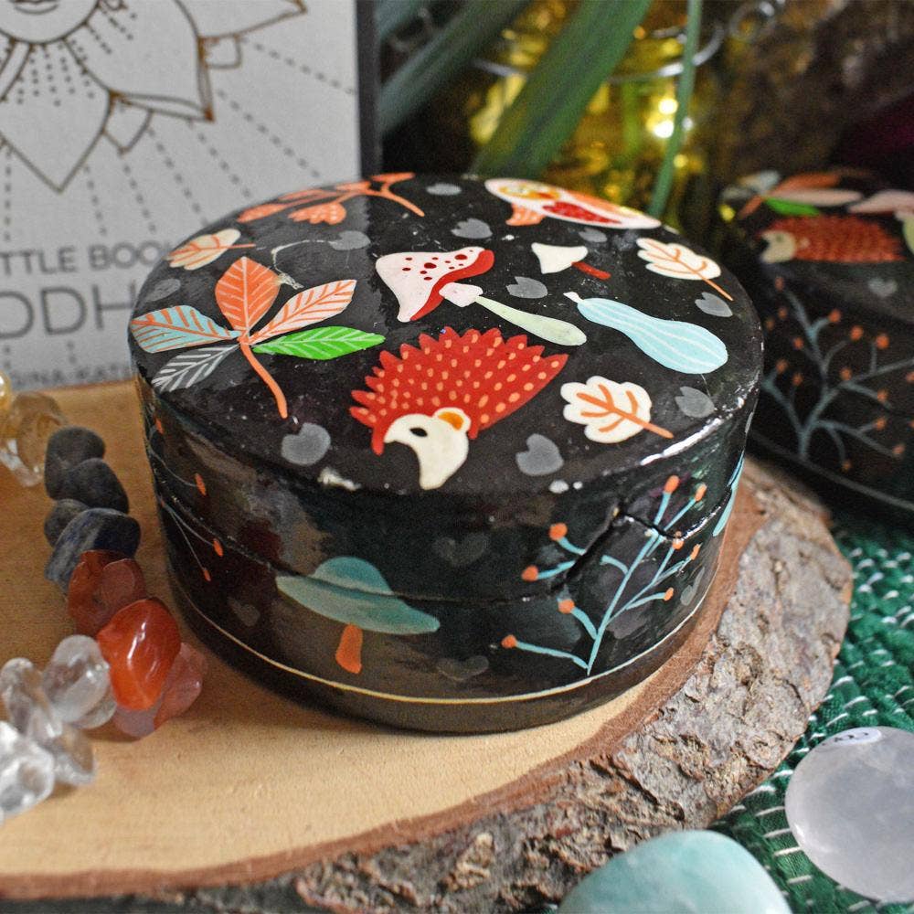 Shared Earth – wholesale Jewellery box/organiser – Round Trinket Box, woodland papier mâché black 8 x 4cm1