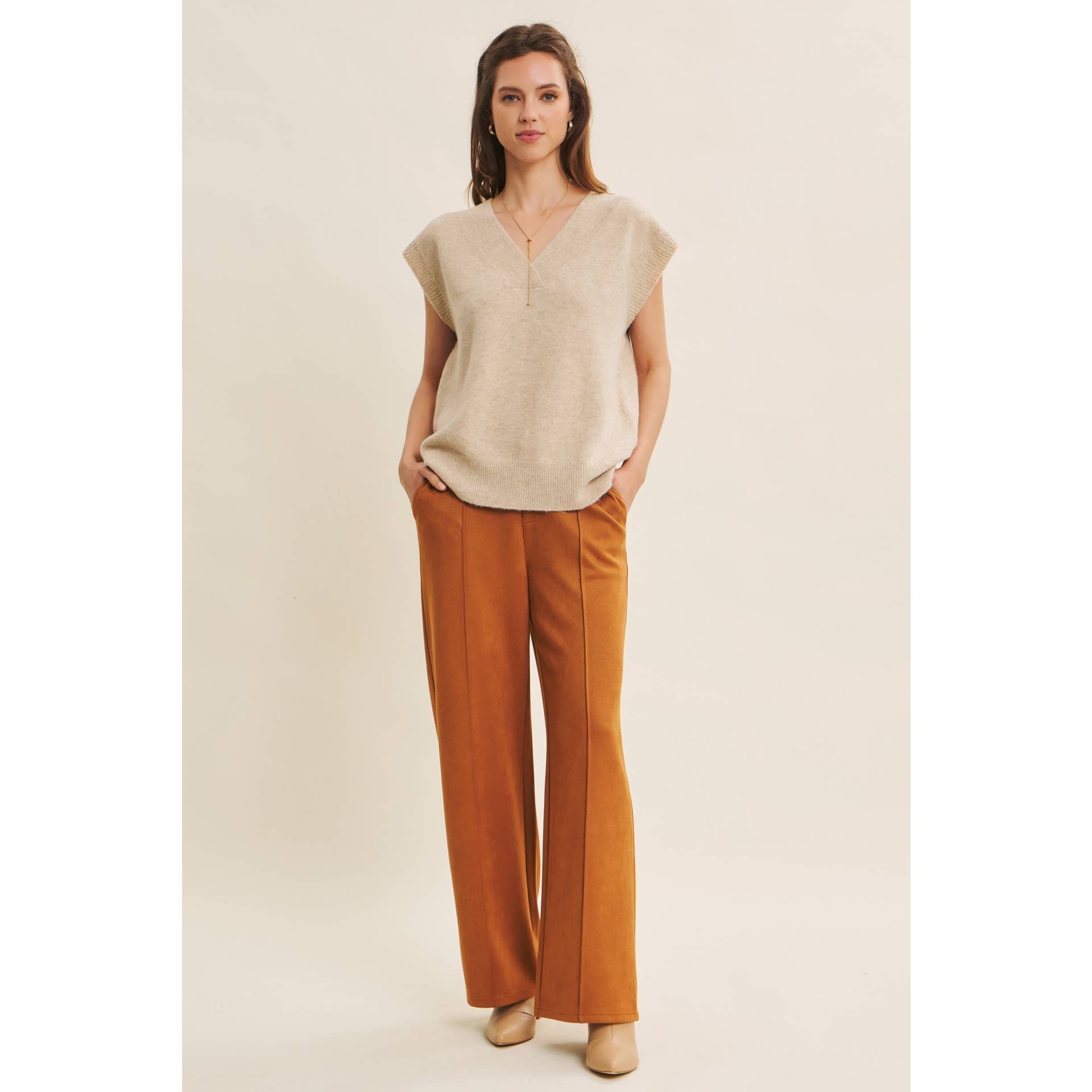in february - Vente Pantalon – femme - PANTALON DROIT EN DAIM VÉGÉTALIEN AVEC PINCE9