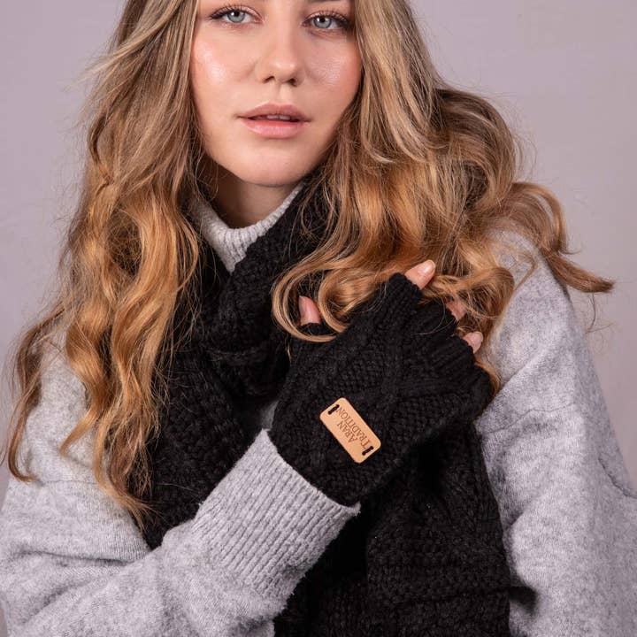 Aran Traditions - Wholesale Gloves - Women's - Aran Classic Cable Fingerless Gloves