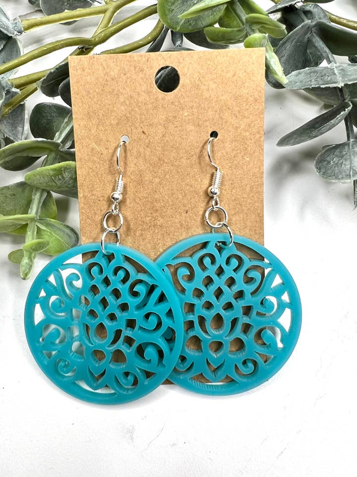 Boucles d'oreilles en acrylique à cercles complexes turquoise pour la vente par Lindsey Lane Wholesale
