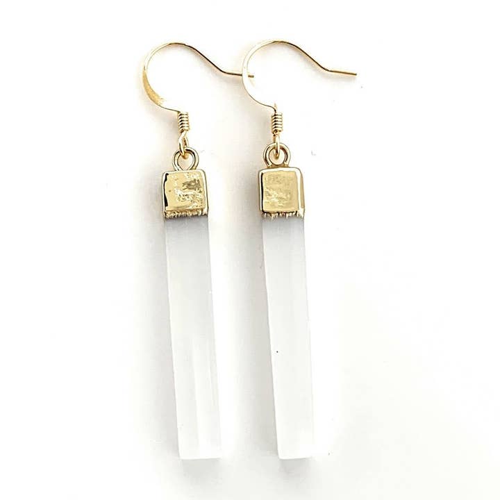 Seleniet staven gouden gedimde oorbellen voor wholesale door Merelani Designs