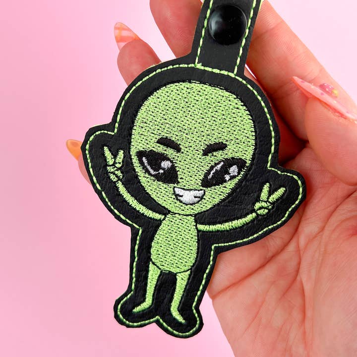 Porte-clés extraterrestre cosmique OVNI pour sac pour la vente par Kawaii Hair Candy