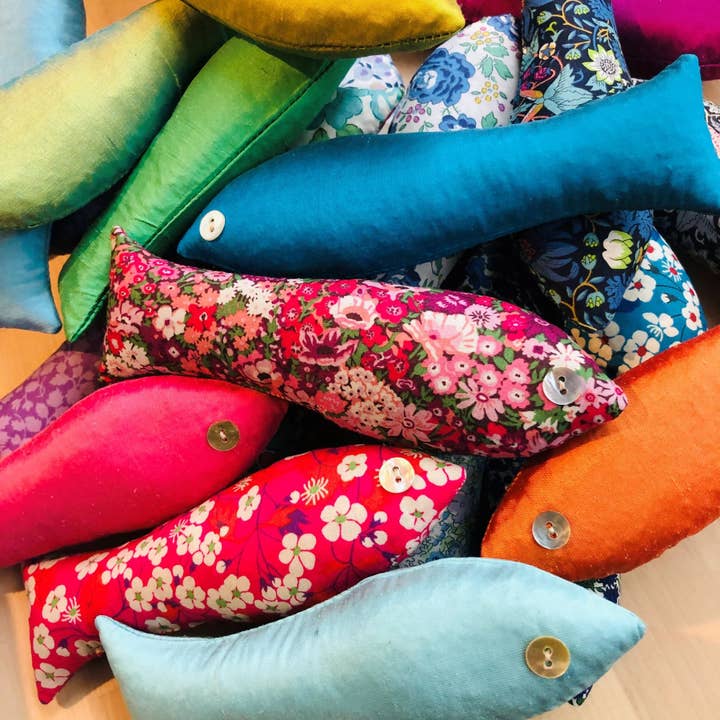 20 forskellige lavendelfisk - Liberty Tana græsplæne og silke for engroshandel hos Lime Tree Design